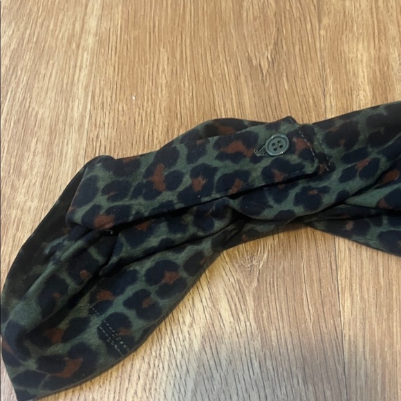 love, Fire Women's Dress with Black and Green Leopard Print large like new soft - Picture 4 of 5